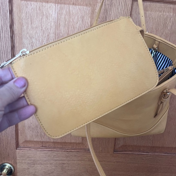 Urban expressions Yellow Leather Tote Bag with wristlet - Picture 4 of 6